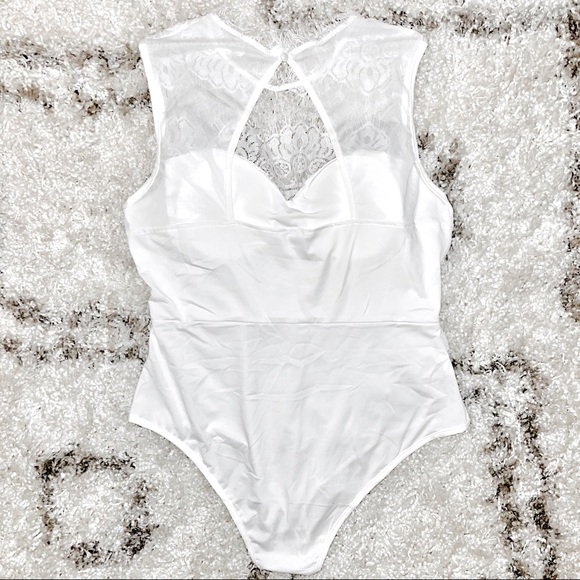🖤HP🖤 LAST ONE!! Small Boutique White Lacy Bodysuit - Picture 12 of 16